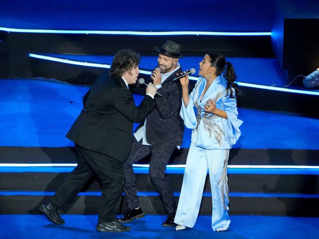 Javier Milei volvió a subirse al escenario: cantó Libre durante el ensayo de la ceremonia del Día de la Independencia de Israel