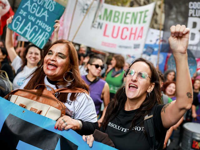 Ley de Glaciares: tensión y empujones en la marcha en rechazo al proyecto frente al Congreso