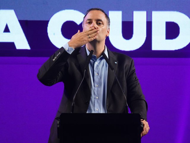 Últimas encuestas: hasta los votantes de LLA piden que el funcionario se vaya