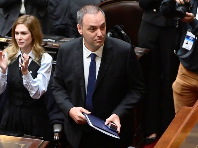 Villarruel le exige a Adorni que vaya este mes al Senado y la oposición pidió una sesión en Diputados para avanzar con su interpelación