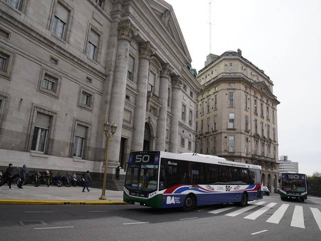 Nueva denuncia penal contra funcionarios de Luis “Toto” Caputo por los créditos hipotecarios: hasta US$300.000 para comprarse una segunda casa