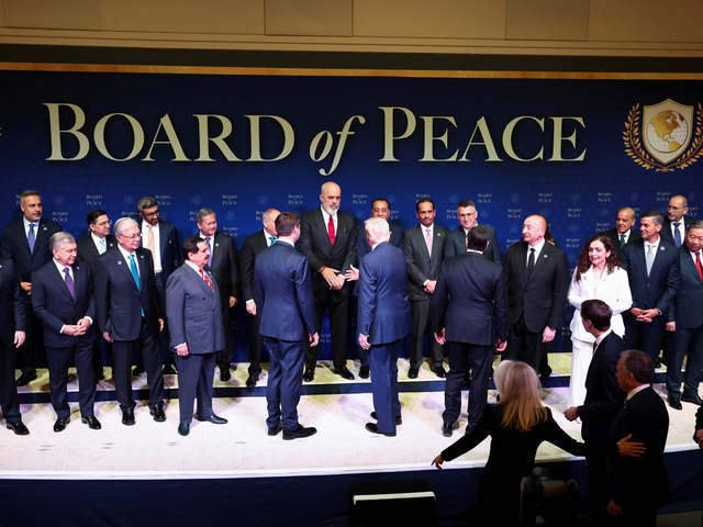 En el debut de la Junta de la Paz en Washington, Milei recibió elogios de Trump y ofreció enviar Cascos Blancos a Gaza