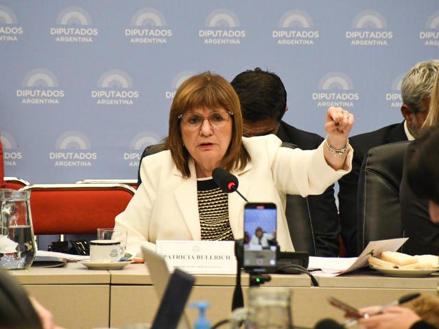 Patricia Bullrich se juntó con los radicales en medio de la pelea por Villaverde y la presión de los K