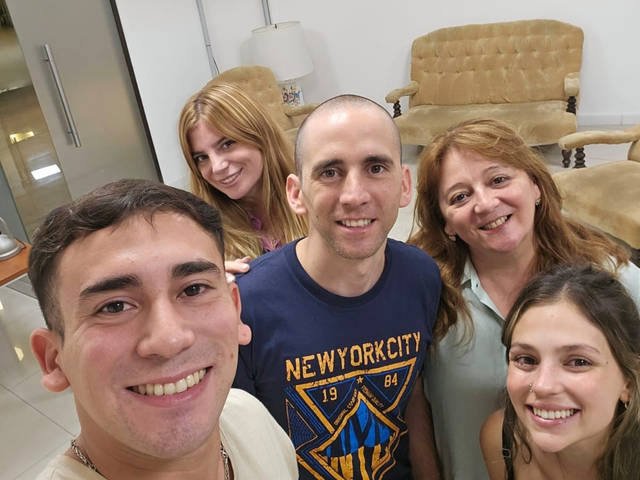 Nahuel Gallo fue visitado por su mamá y sus hermanos y hoy habla por primera vez tras su regreso a la Argentina