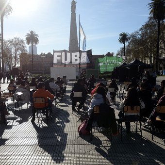 Universidades: hubo actos y clases públicas en Plaza de Mayo para que se cumpla la ley de Financiamiento