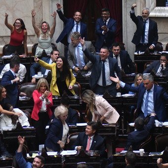 Con apoyo de los gobernadores, Diputados aprobó la reforma laboral y definirá el Senado