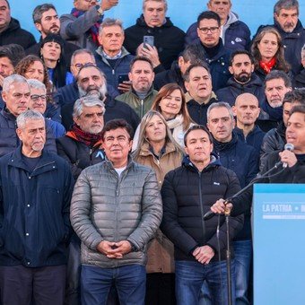 Los intendentes de Kicillof presionan a La Cámpora con la reelección indefinida: "Si el año que vienen quieren ganar, hay que modificar la ley"