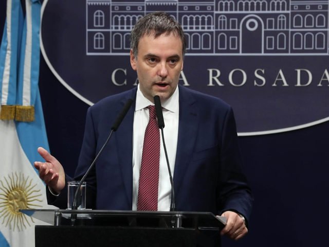 El detrás de escena de la conferencia de Manuel Adorni: risas,  omisiones, enojos y el consejo de Santiago Caputo