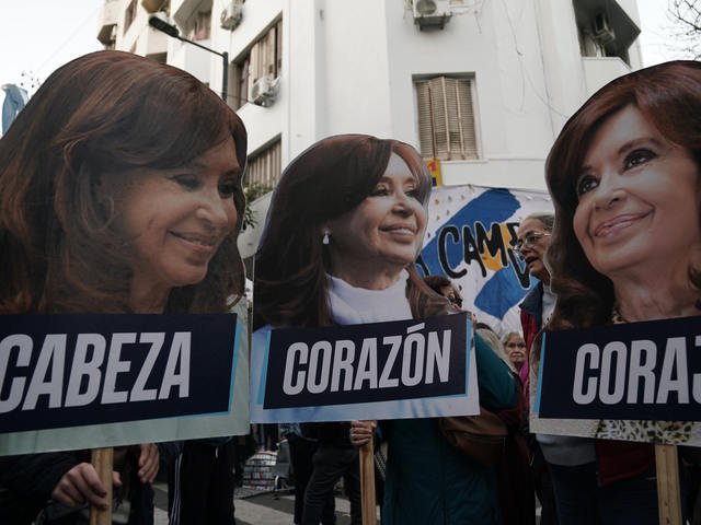 “Cada uno en la suya”: el aniversario de la prisión de Cristina Kirchner expone las tensiones internas en el peronismo