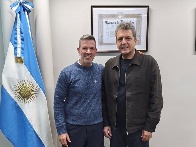 Reapareció Sergio Massa con una foto en redes: tránsito intenso en su oficina de Libertador y un consejo a los intendentes para “cuidar el mango”