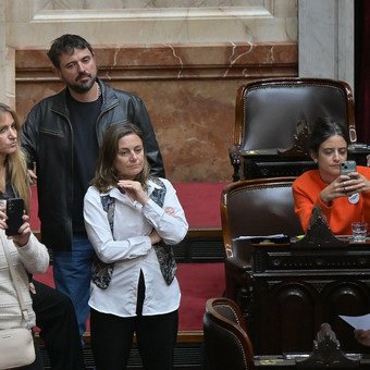 Endeudamiento familiar: la oposición se junta para presionar a Javier Milei en el Congreso