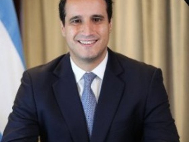 Los detalles ocultos del paso del novio de Ornella Calvete por Economía: auto con chofer, “maltratos” y un supuesto blindaje de Santiago Caputo