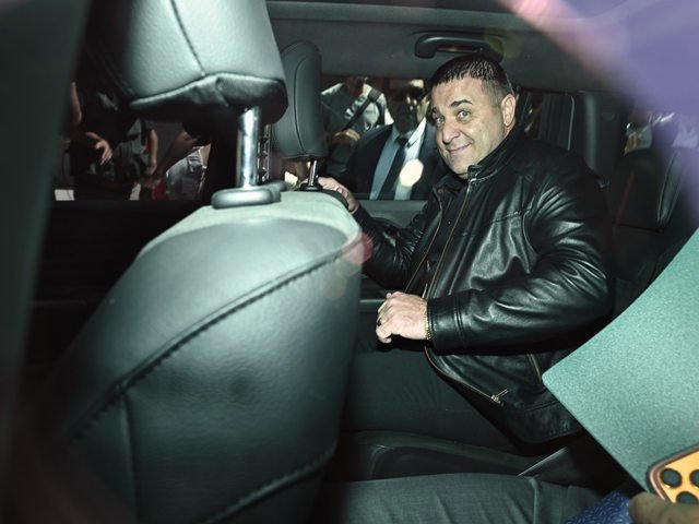 Toviggino en Tribunales: llegó en un auto sin patente y las sospechas sobre una de las camionetas de la mansión de Pilar