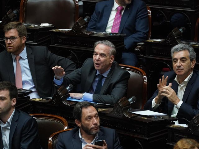 El Gobierno se mostró abierto a negociar el Presupuesto y la oposición reclamó que vaya Luis Caputo a defenderlo