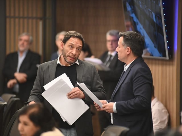 Javier Milei y sus medidas, EN VIVO: el Presidente vuelve al país tras su viaje a Israel e intenta retomar la agenda local con la reforma electoral
