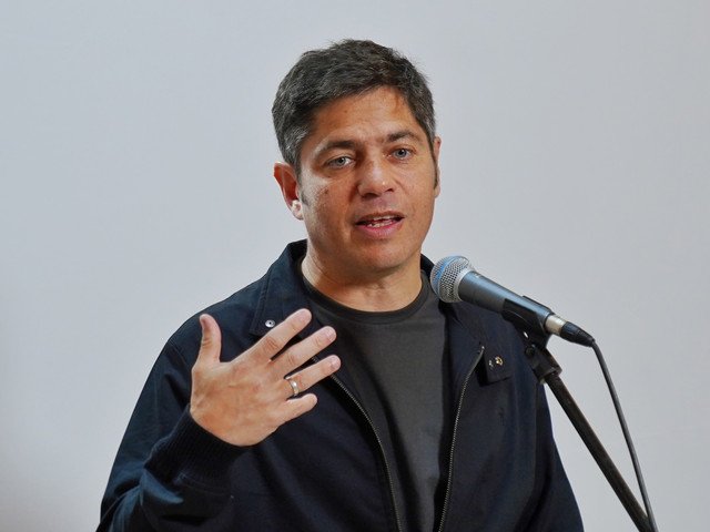 Kicillof viaja a España para asistir a una cumbre progresista y reforzar su perfil como antagonista de Milei