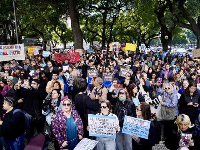 Discapacidad: familias y trabajadores del sector protestan frente al Ministerio de Salud contra la reforma impulsada por el Gobierno