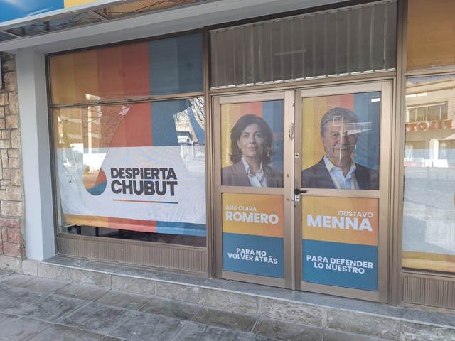 Atacaron a pedradas un local partidario del gobernador “Nacho” Torres en Trelew