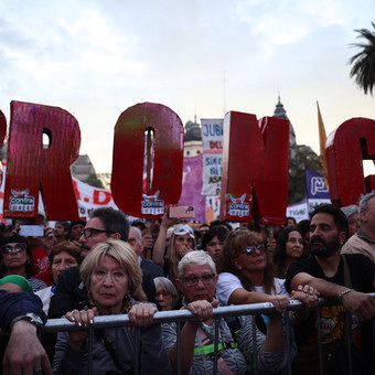 Fotos de la Marcha de la Bronca: el reclamo copó el Congreso y Plaza de Mayo