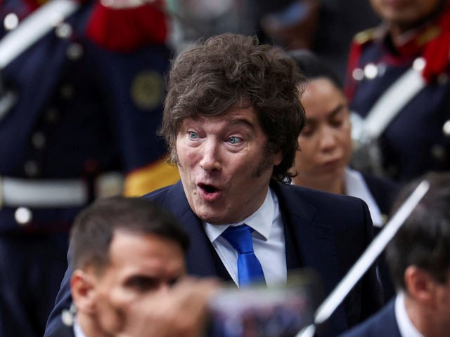 Una nueva encuesta le da mal al Gobierno, salvo en lo electoral: cómo están Milei vs. Kicillof