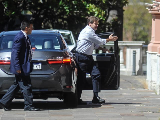 “Entrega de soberanía” y “alineamiento a Estados Unidos”, las sospechas del gobernador de Tierra del Fuego por la intervención del puerto de Ushuaia y el avión que llegó de Washington