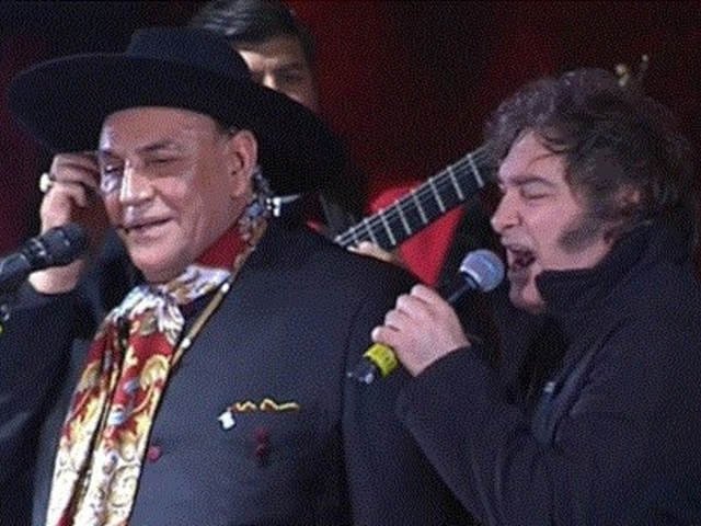 Javier Milei cantó con el Chaqueño Palavecino en Jesús María y le agradeció a Córdoba por “ayudarlo a ser Presidente”