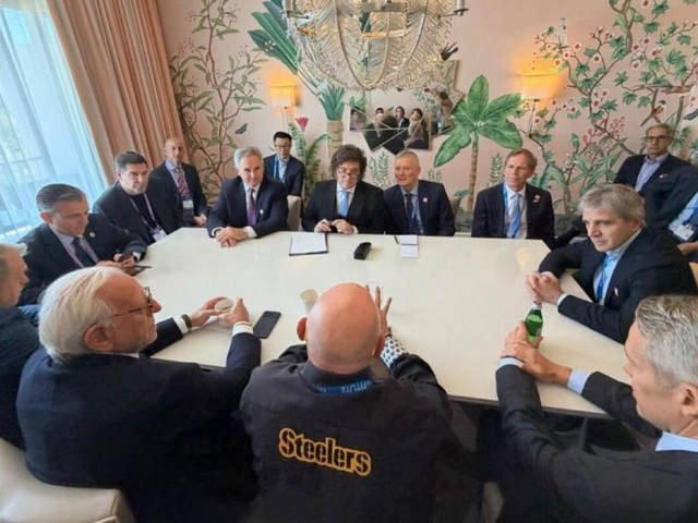 Milei se reunió con empresarios en Los Ángeles, pero se canceló su encuentro con el organizador del foro global