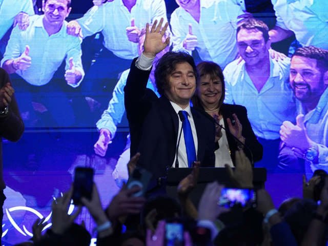 The Wall Street Journal analizó la contundente victoria de Milei: “Los barrios marginales abandonaron al peronismo”