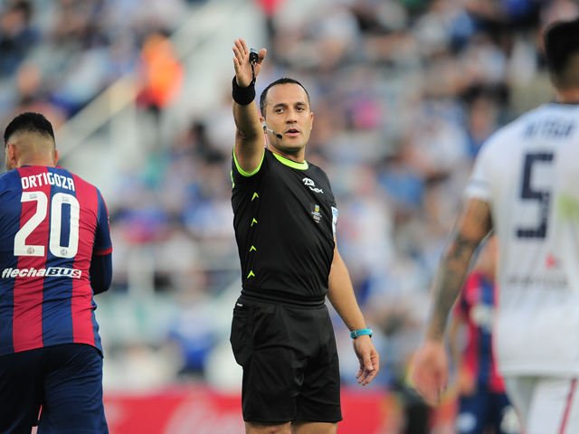 Partidos de fútbol arreglados: Toviggino también les habría enviado dinero a los árbitros Espinoza y Ejarque