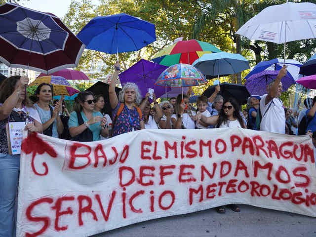 El Gobierno envió telegramas a 140 personas y avanza con los despidos en el Servicio Meteorológico Nacional