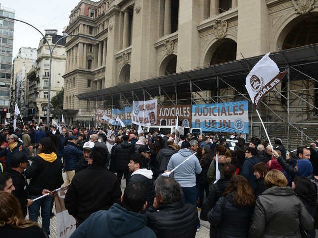 La justicia suspendió un tramo de la ley de reforma laboral y frenó el traspaso de la justicia del trabajo