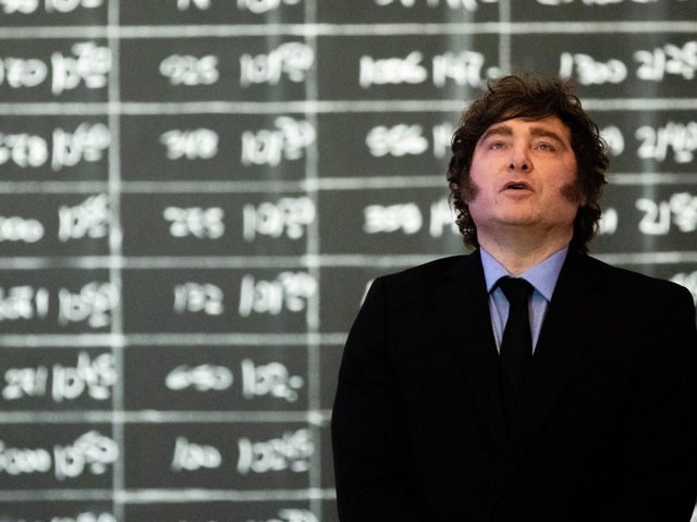 Javier Milei da marcha atrás y le devuelve parte de las cajas a la CGT