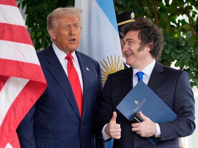 Trump condicionó el apoyo a Milei al resultado electoral y cayeron fuerte bonos y acciones