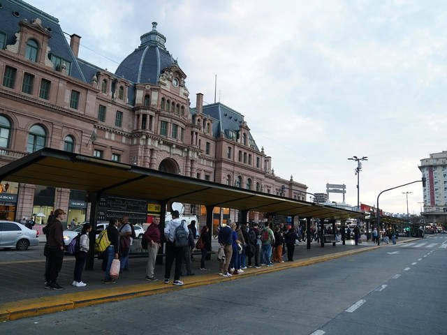 El Gobierno abrió sumarios, con multas millonarias, para la UTA y la Fraternidad por no acatar una conciliación obligatoria