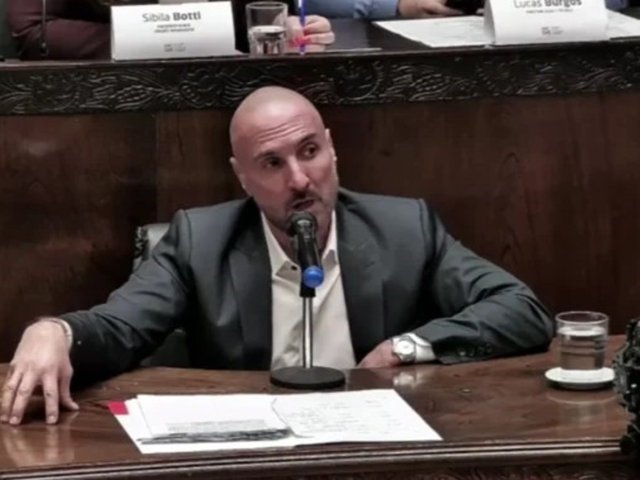 Mientras la “narcofuncionaria” sigue prófuga, el secretario de Seguridad de Morón defendió al intendente, pero la oposición dijo que tuvo contradicciones