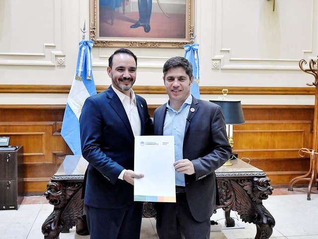 Kicillof fue a Corrientes y se mostró con el radical Valdés: habló de “consolidar la unidad de todos” los que rechazan el ajuste