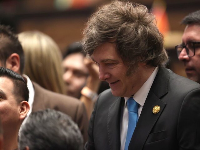 Javier Milei, cada vez menos solo en el Club de la Derecha regional