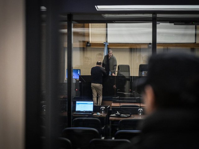 El piloto del Tango 10 declaró que Daniel Muñoz viajaba solo y con valijas y ratificó que les llevaban diarios y revistas a los Kirchner en el Sur