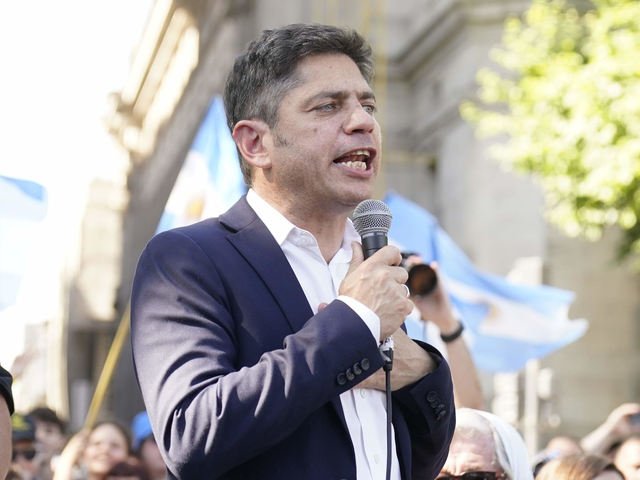 “Si hubiera ganado un gobernador libertario en Bahía Blanca no habría ninguna obra”: los reproches de Kicillof al voto violeta