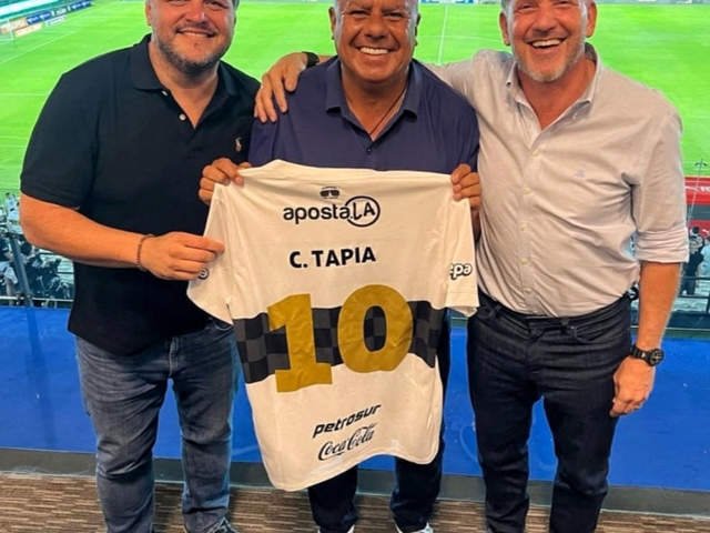 Asesorado por el abogado de Cristina Kirchner, el Chiqui Tapia acusó de “extorsión” a los denunciantes de la mansión de Pilar