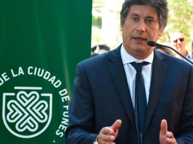 “Vamos y nos olvidamos de todo”: un intendente pidió licencia para viajar al Mundial con un grupo de amigos