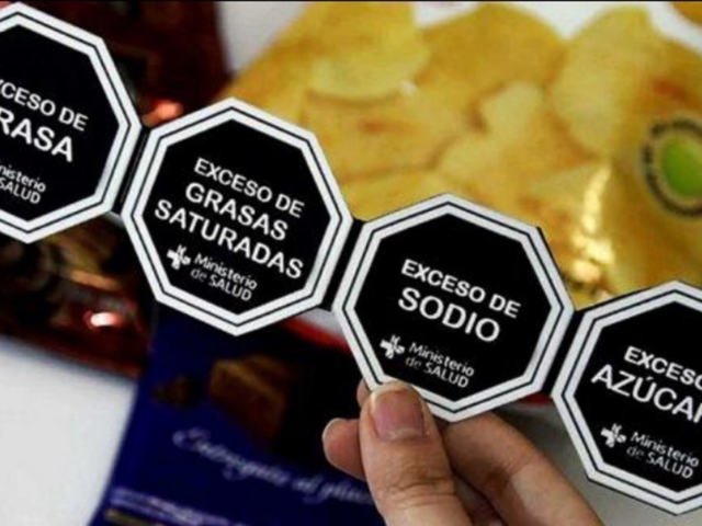 Milei quiere derogar la Ley de Etiquetado Frontal pero depende de aliados y gobernadores