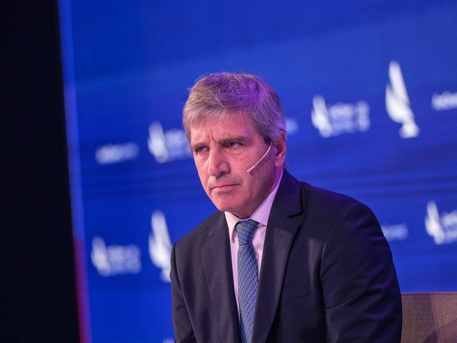 Con pedidos de indagatorias, se define si reabren una causa contra Luis Caputo por cobrar de una empresa que compró bonos del estado