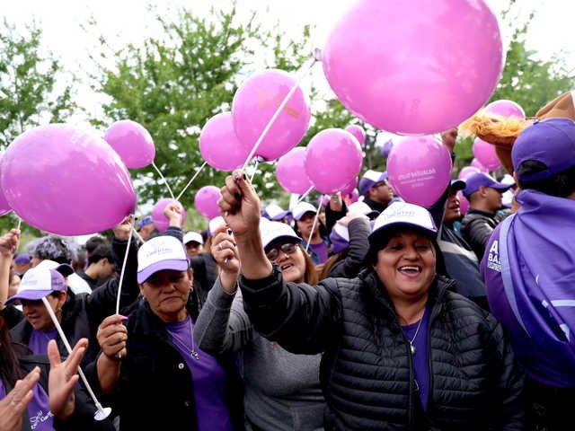 Cruces con la izquierda y tensa convivencia entre violetas y las Fuerzas del Cielo en la previa del acto de Milei