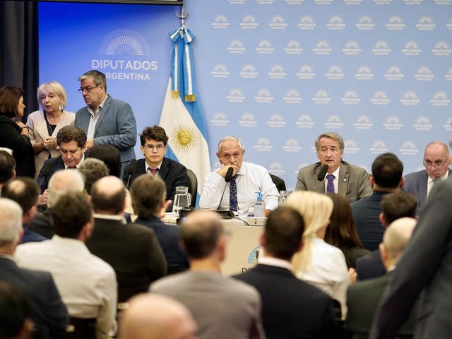 Con cruces y escándalos, terminó en Diputados la primera audiencia pública por la Ley de Glaciares