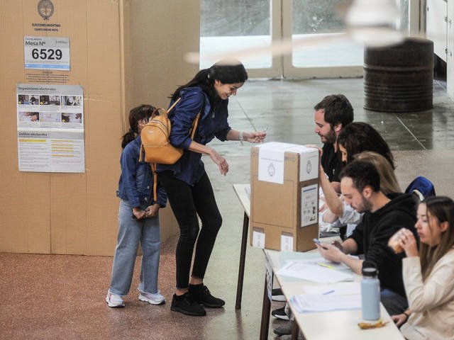 Un gobernador que no presentó candidatos avisó que votará a La Libertad Avanza