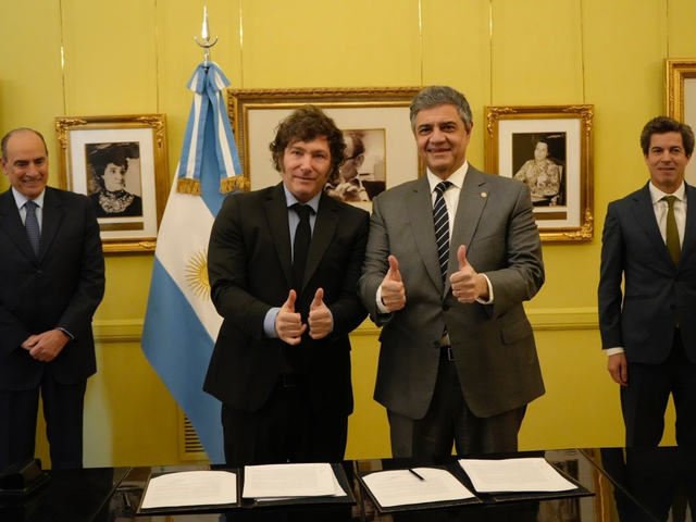 En otro gesto de acercamiento, Javier Milei felicitó a Jorge Macri por la colocación de deuda de la Ciudad de Buenos Aires