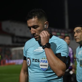 Lobo Medina y los chats polémicos con un hombre muy cercano a Toviggino: un árbitro con un historial nutrido de fallos sospechados