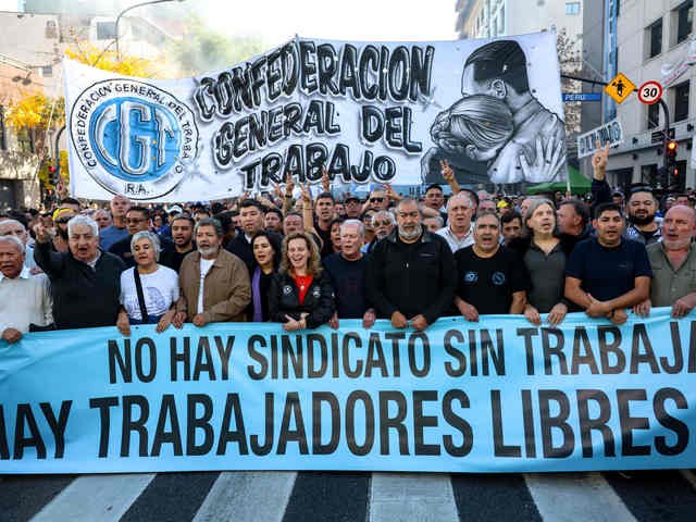 Bolilla negra en la CGT:
se enfría la candidatura de un triunviro y se recalienta la interna entre los gremios