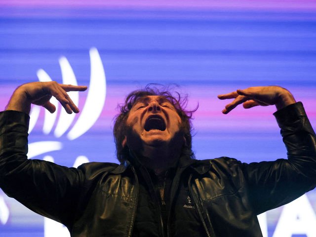 Javier y Karina Milei frente al espejo: los cambios que estudian y la tensión por la jefatura de Gabinete